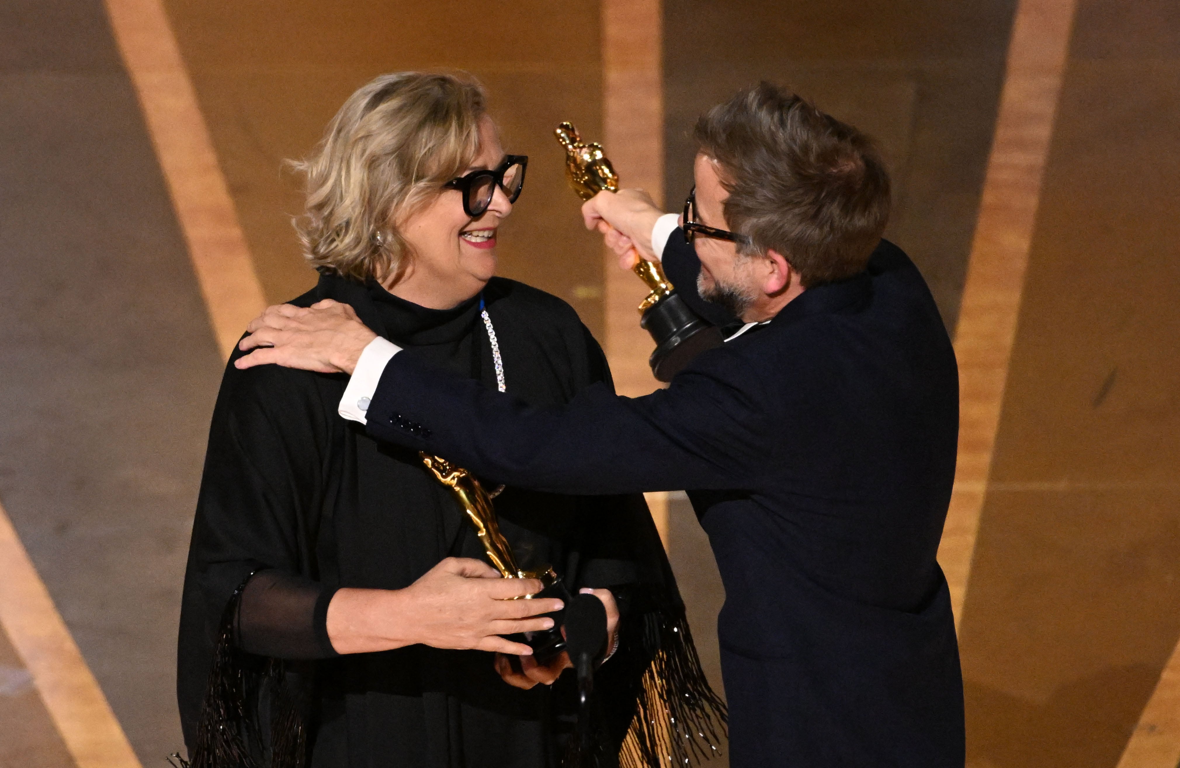 Christian Goldbeck y Ernestine Hipper, ganadores del Premio Oscar a Mejor Diseño de Producción por "All Quiet on the Western Front"