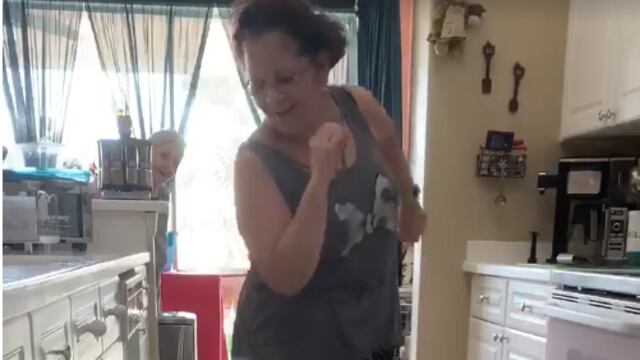 El video del perrito bailando reggeaton ha sido compartido cientos de veces