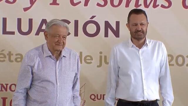 Claudia Sheinbaum y AMLO frenan abucheos contra Mauricio Kuri , gobernador de Querétaro durante evento