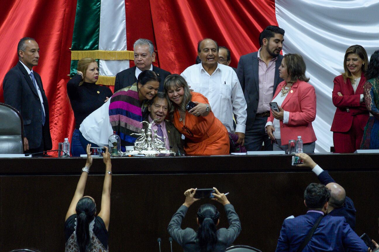 Porfirio Muñoz Ledo anunció su renuncia a la posibilidad de mantenerse en presidencia de la Cámara de Diputados por otro periodo y provocó que Morena cediera dicho cargo al PAN.