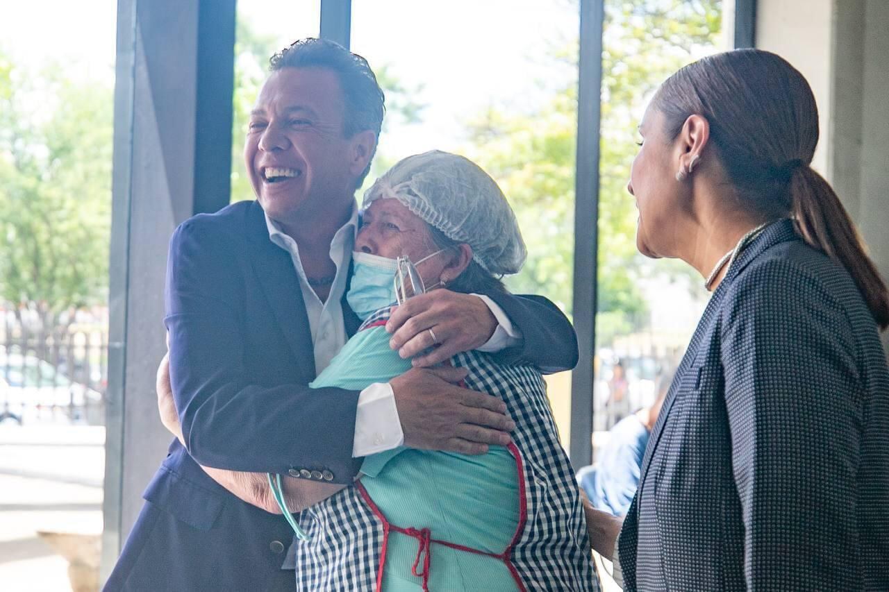 Pablo Lemus apoya a  grupos vulnerables