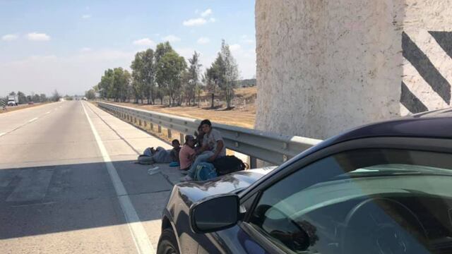 A esta heroica acción se le unieron sus compañeros Reyes Torres y López Peña, quienes le consiguieron un transporte digno y gratuito a la familia