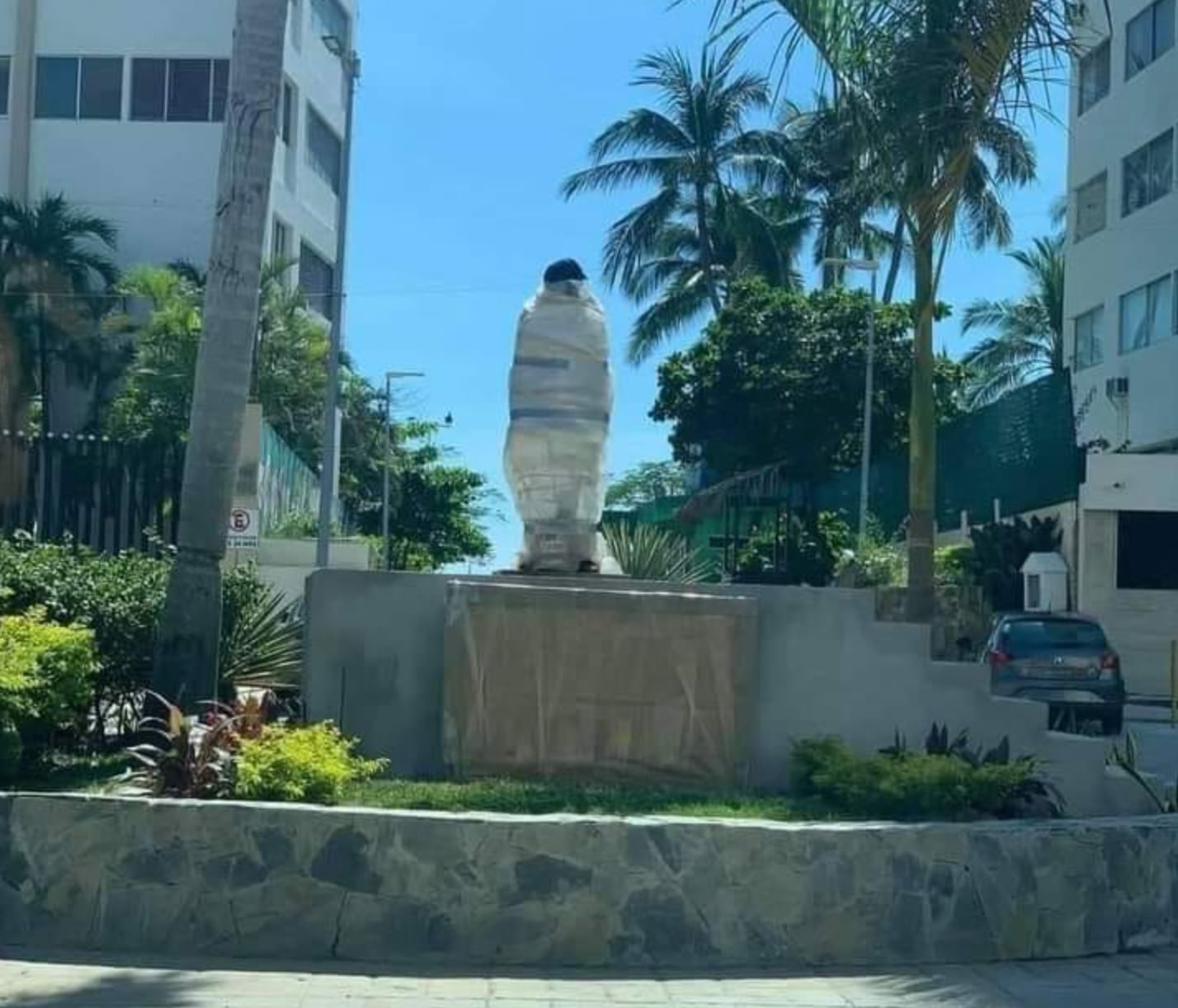 Estatua de Eugenio Derbez en Acapulco