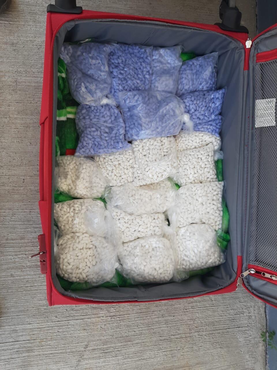 Maleta con droga encontrada por perro