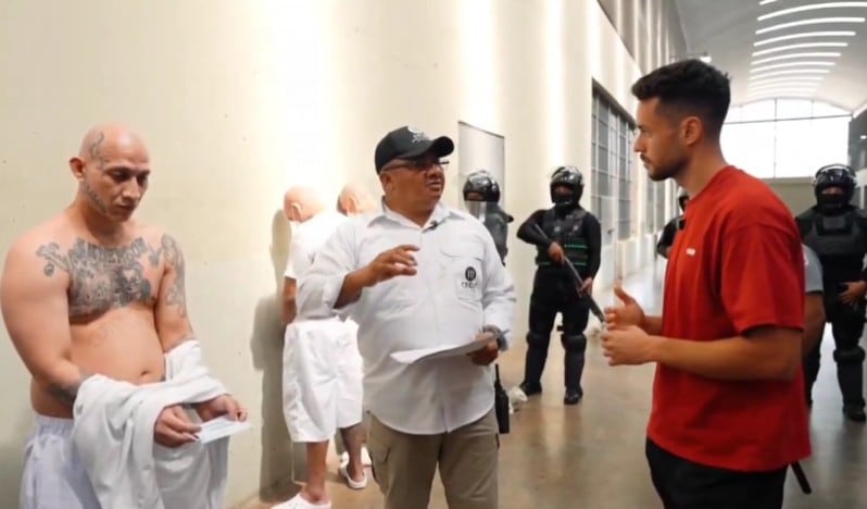 Ricardo Salinas Pliego reabre debate de portación de armas