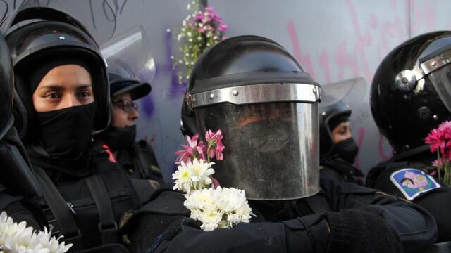 Policías de la CDMX en la marcha feminista del 8 de marzo de 2022