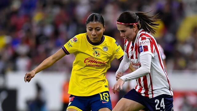 Nancy Antonio y Alicia Cervantes en el Chivas vs América Femenil.