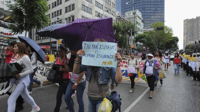 Llegan a oficinas de la SEP jóvenes excluídos