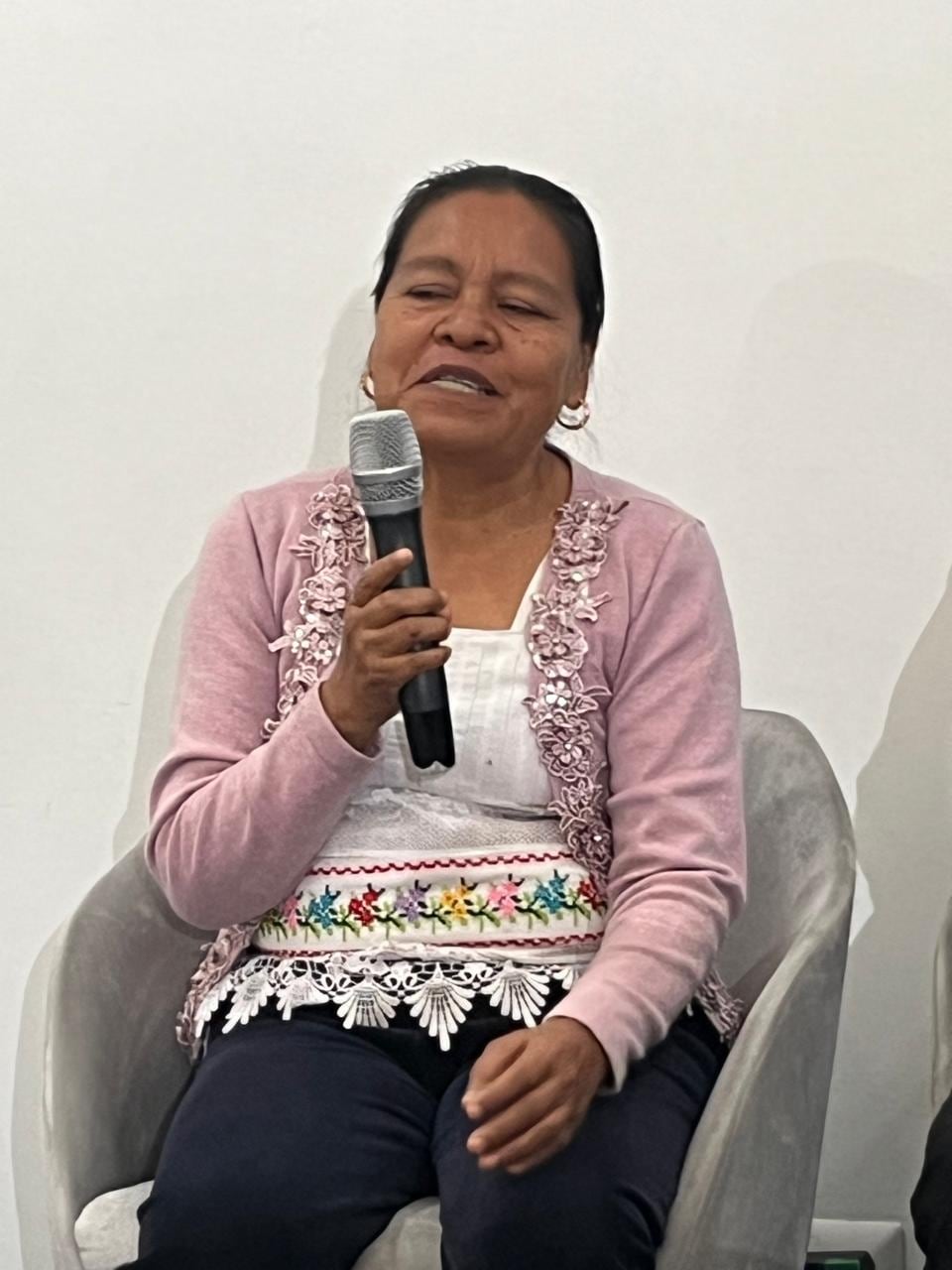 Ilaria Gómez, maestra bordadora