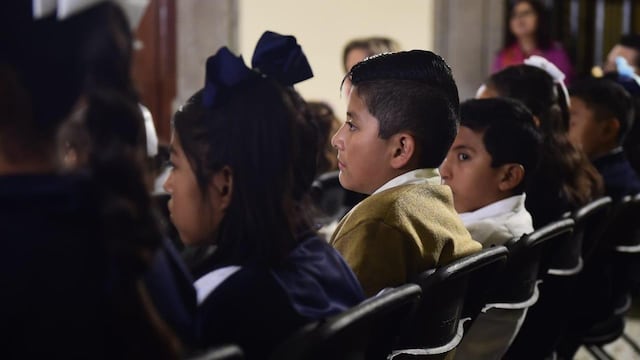 Niñas y niños en Palacio Nacional