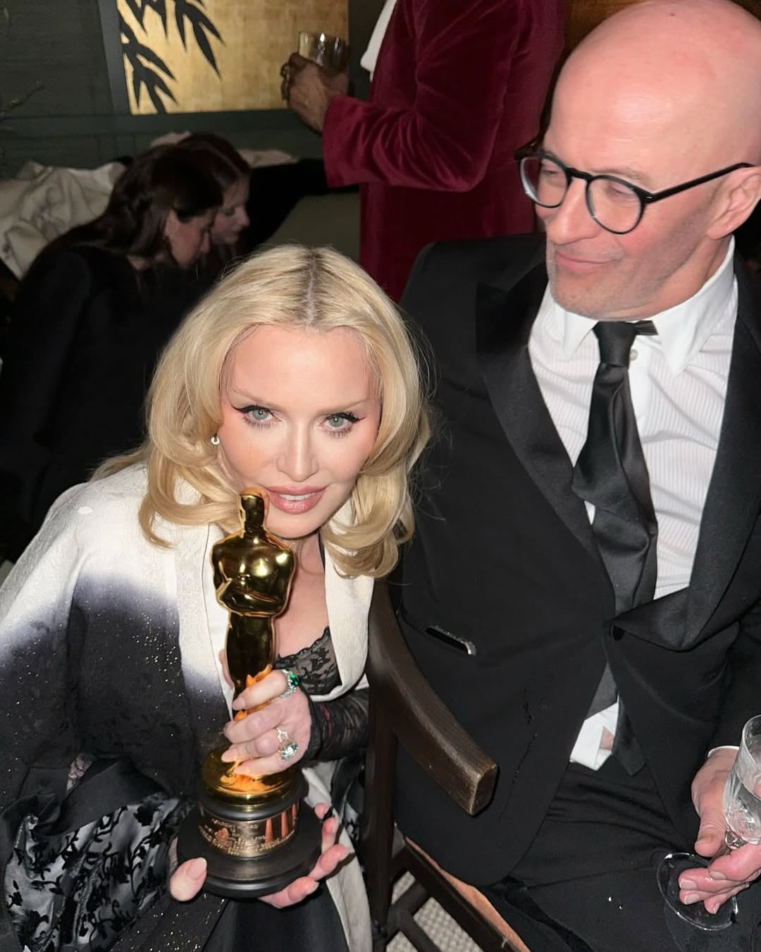 Madonna junto a Jacques Audiard, director de Emilia Pérez