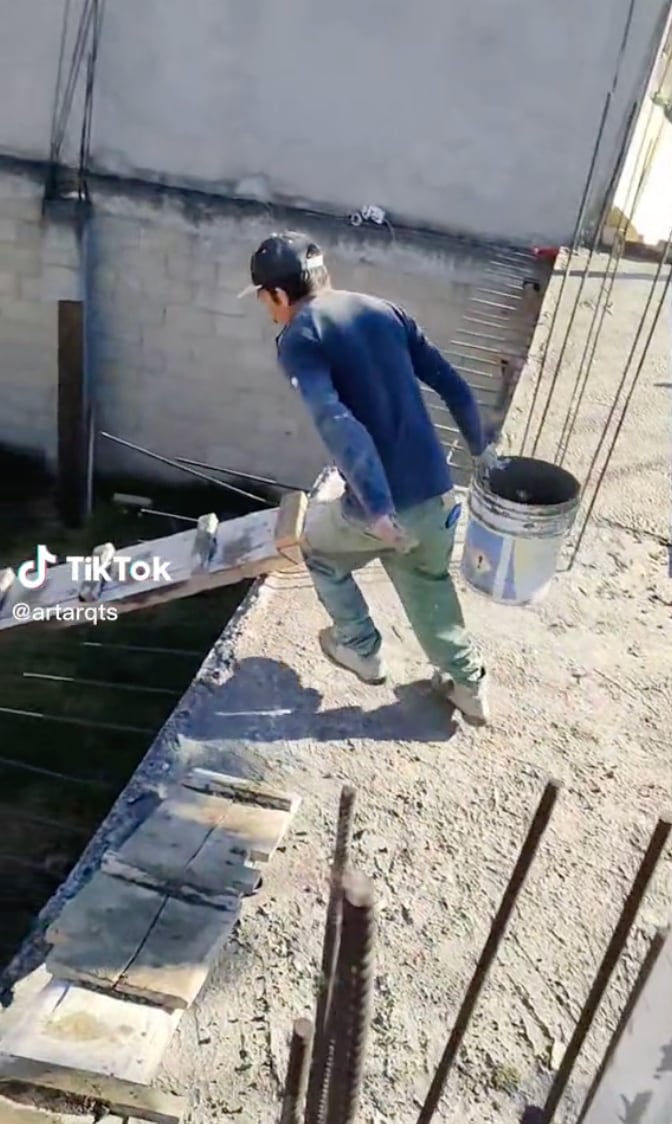 Albañil en construcción