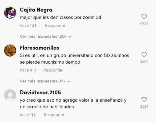 Maestra toma asistencia con código QR