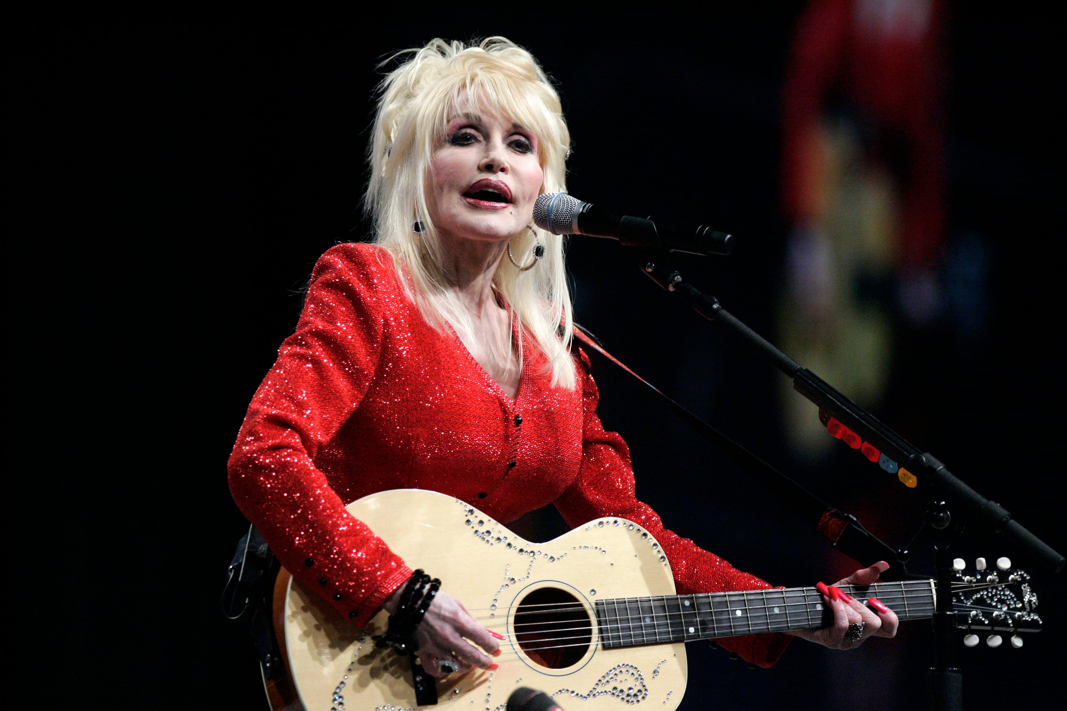 Muere Dolly Parton a los 80 años: fallece una leyenda de la música country