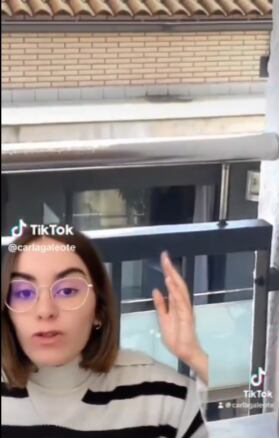 Su vecino estaba masturbándose frente a ella