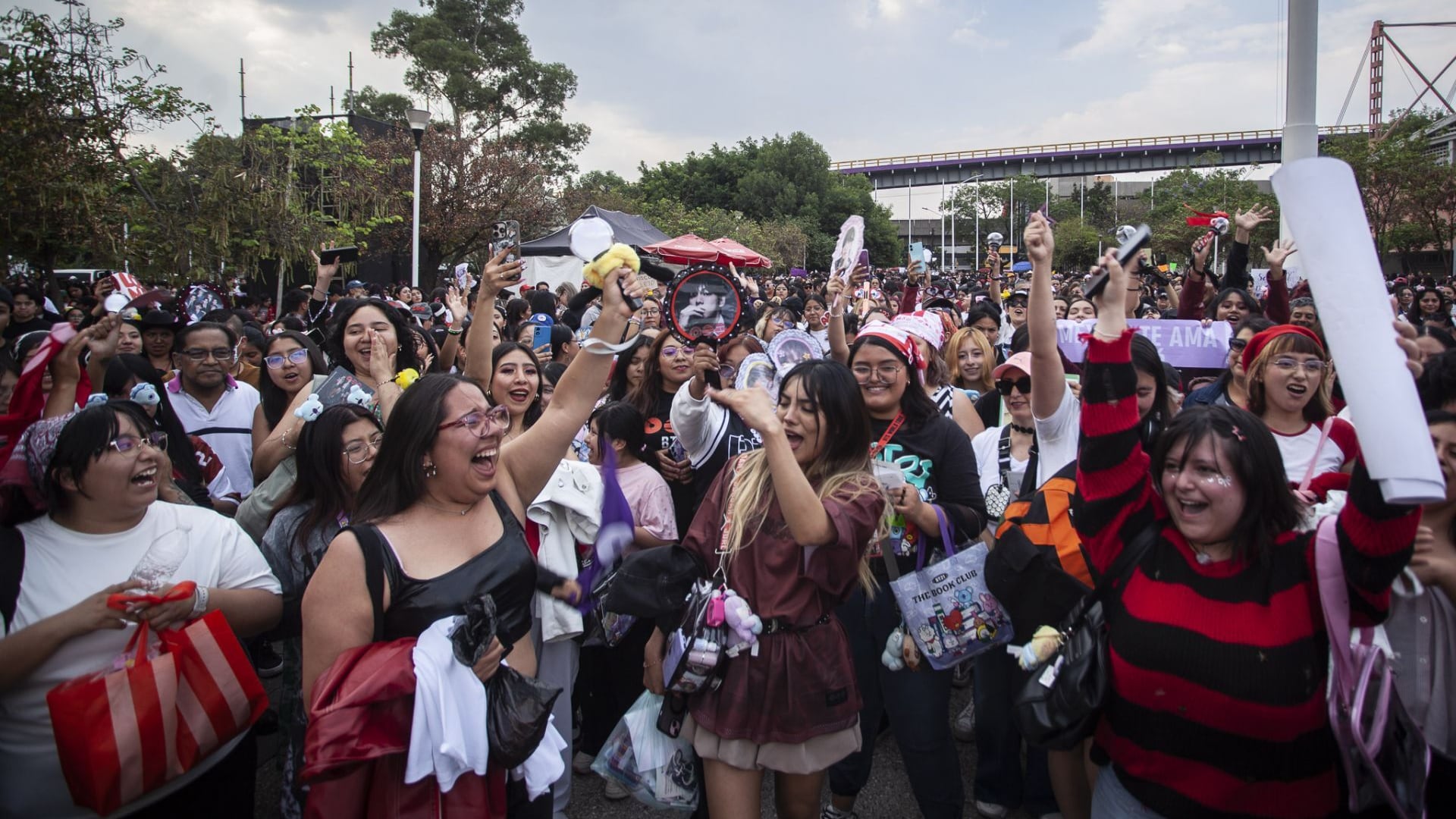 Fans de BTS colapsan Circuito Interior en el segundo día en el Estadio GNP Seguros