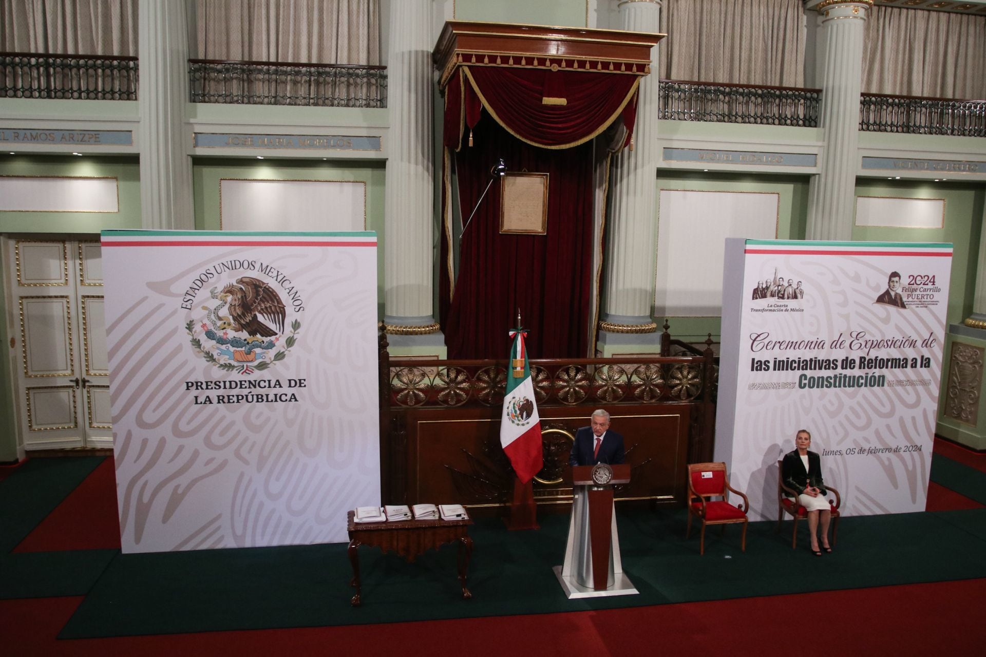 AMLO presenta paquete de 20 reformas constitucionales