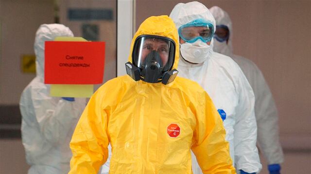 Vladimir Putin visita hospital con pacientes de Covid-19 en las afueras de Moscú.