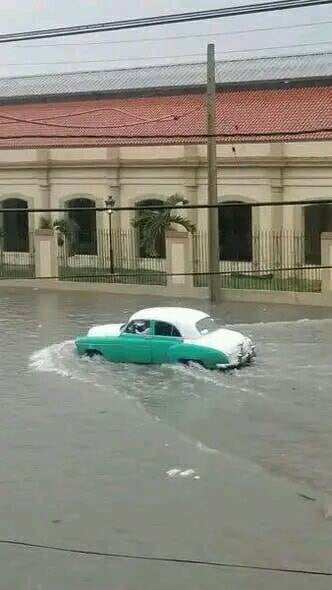Plaza de la Revolución de La Habana se inunda con las fuertes lluvias