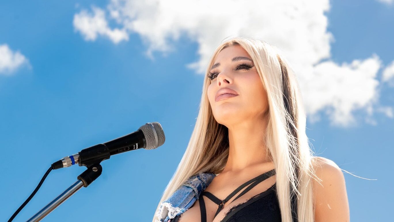 Stefhania Xipolitakis es criticada por llevarse coral de las playas de Tulum en su intento de conseguir un recuerdo