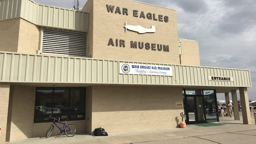 Así es el War Eagles Air Museum, donde se encuentra el avión del Mayo Zambada