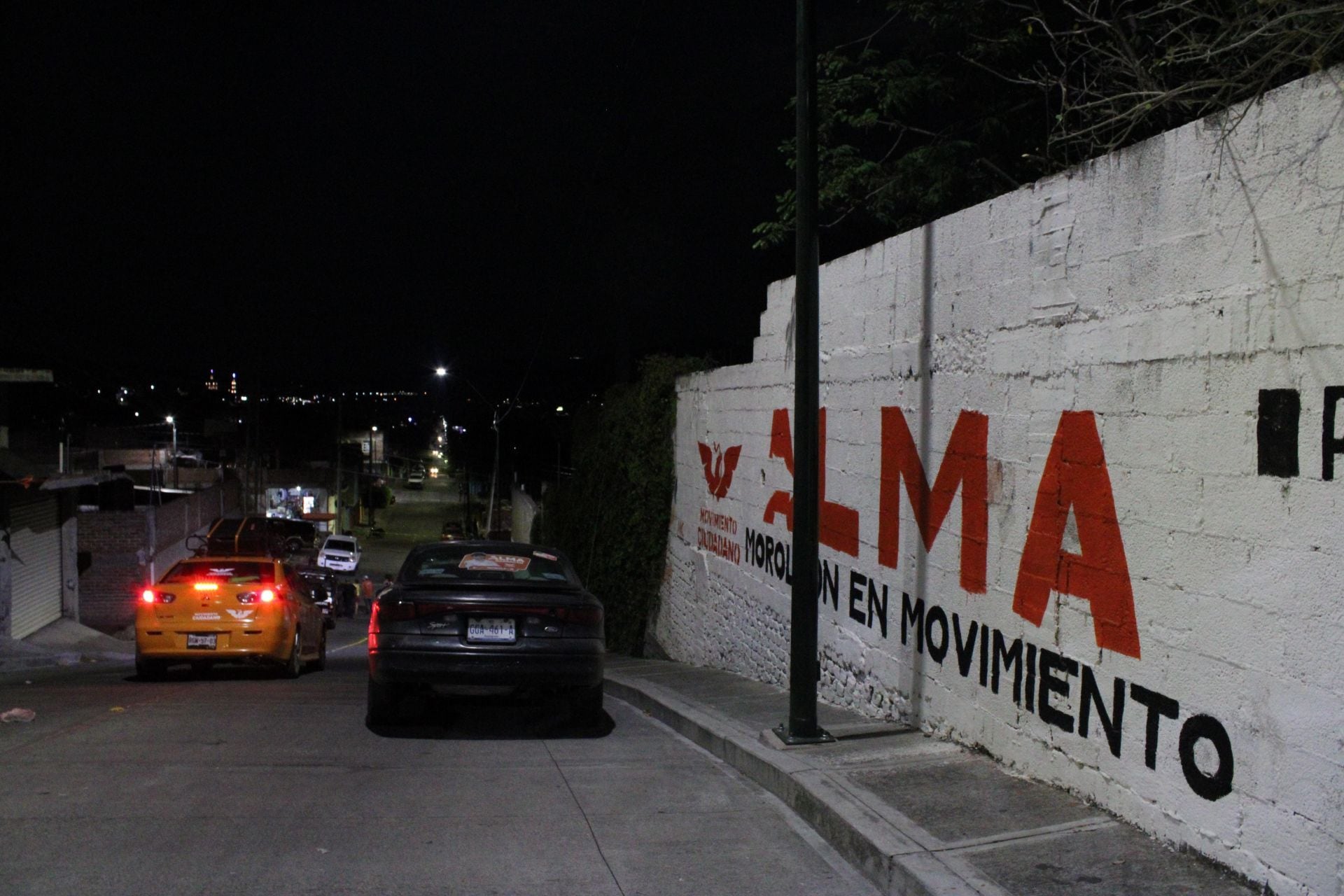 MOROLEÓN, GUANAJUATO 25MAYO2021.- La Candidata del Partido, Movimiento Ciudadano, Alma Barragán fue asesinada a balazos en un mitin, de la colonia La Manguita, en Moroleon, Guanajuato. Cerca de 100 personas acudieron al mitin cuando un comando armado llegó a la calle Circuito Moroleon y asesinó a la candidata a la Alcaldía. Dos menores resultaron heridos de bala.
FOTO: DIEGO COSTA/CUARTOSCURO.COM
