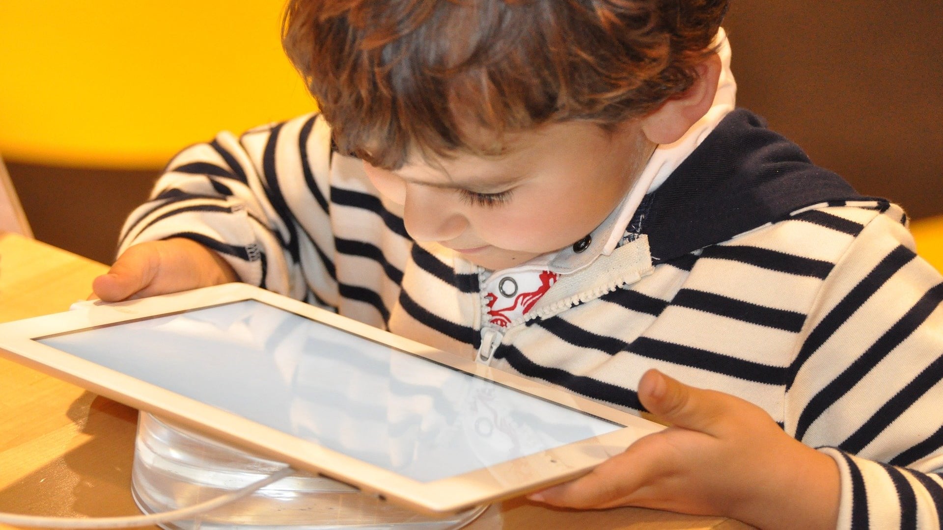 La red social no debe manipular a nuestros hijos