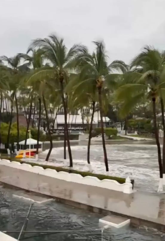 Huracán Rachel provoca olas de hasta 6 metros en playas de Colima