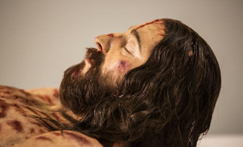 Cuerpo hiperrealista de Cristo