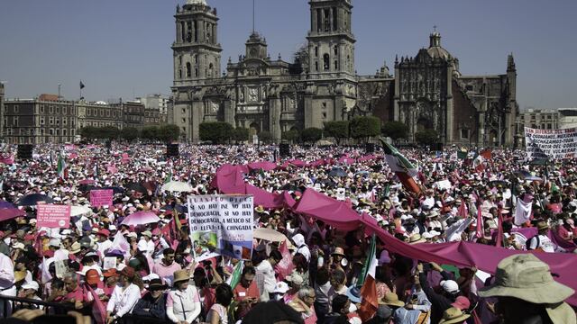 Miles de personas se convocaron en el Zócalo capitalino para sumarse a la convocatoria nacional de la marcha #MivotoNoseToca #Inenosetoca