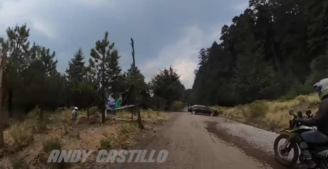 captura de video de asalto a un grupo de motociclistas en La Marquesa/ Andy Castillo
