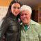 La foto de Dua Lipa con Pedro Almodóvar que eleva las expectativas sobre el elenco de La habitación de al lado