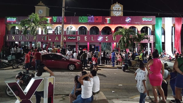 ¿Qué pasó en Ixhuatlán del Sureste? Bronca arruinó el Grito de Independencia 2024