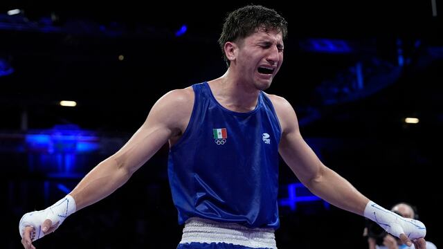 Emotiva reacción de Marco Verde tras asegurar medalla en París 2024.