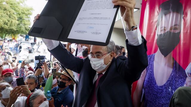 Rubén Rocha Moya recibe constancia como gobernador electo de Sinaloa
