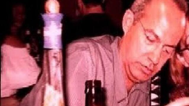 El ex gobernante para siempre ilegítimo no debe avergonzarse de su sana costumbre de empinar el codo