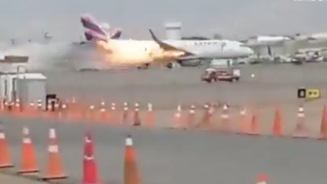 Avión de Latam choca con camión de bomberos