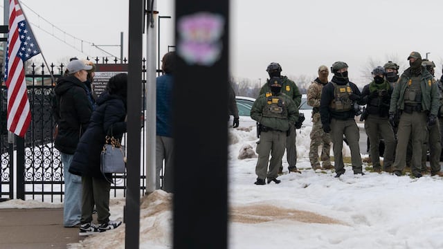 ICE se repliega de Minneapolis tras protestas y controversias