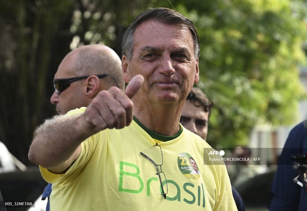 Jair Bolsonaro llega a votar antes de la apertura