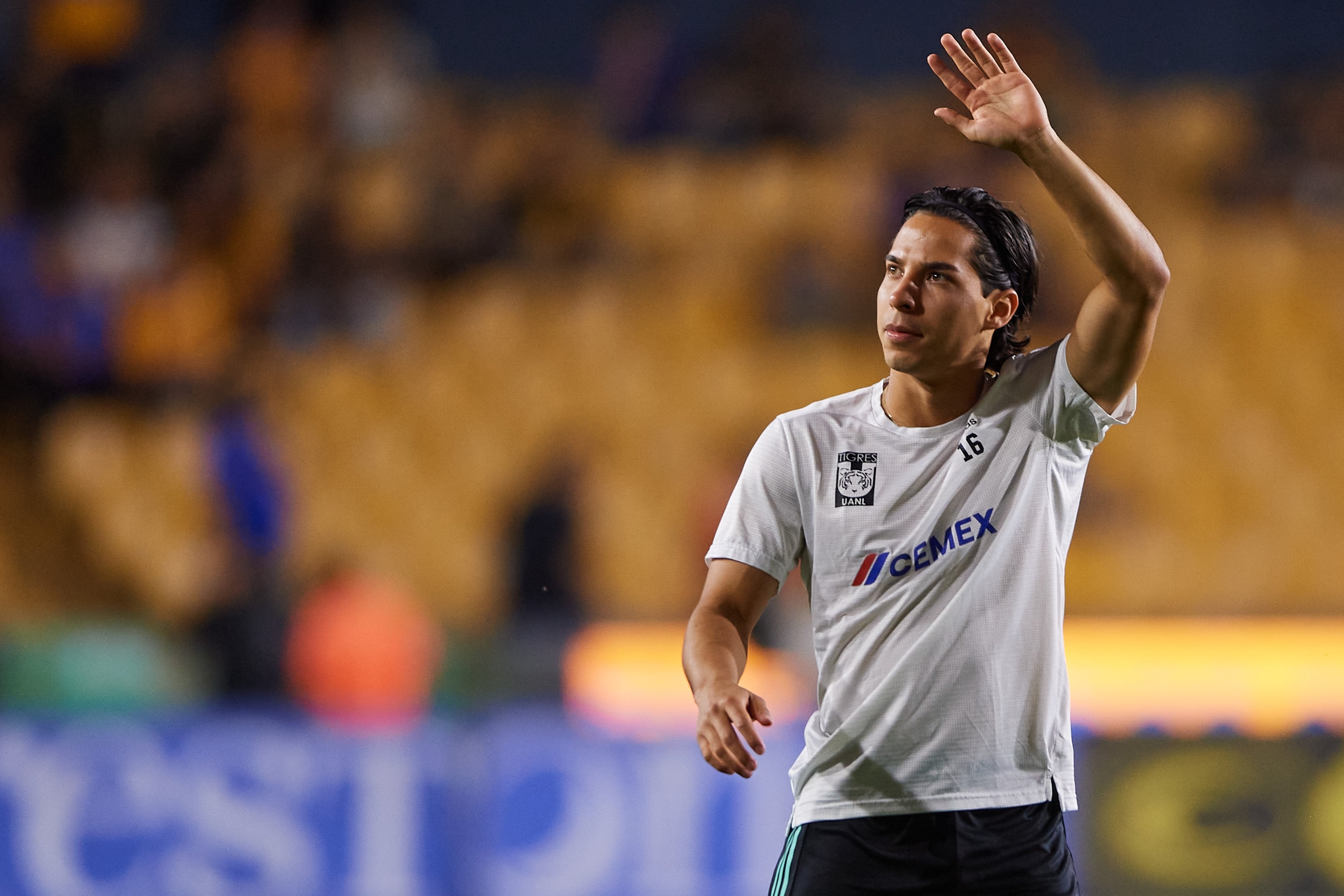 Diego Lainez.