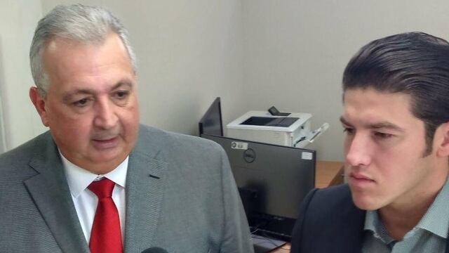 El senador Samuel García acudió a la Fiscalía Anticorrupción de Nuevo León para presentar pruebas contra Jaime Rodríguez.