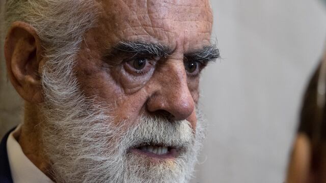 El político pagó poco más del 10 por ciento de los 900 millones de pesos que debía