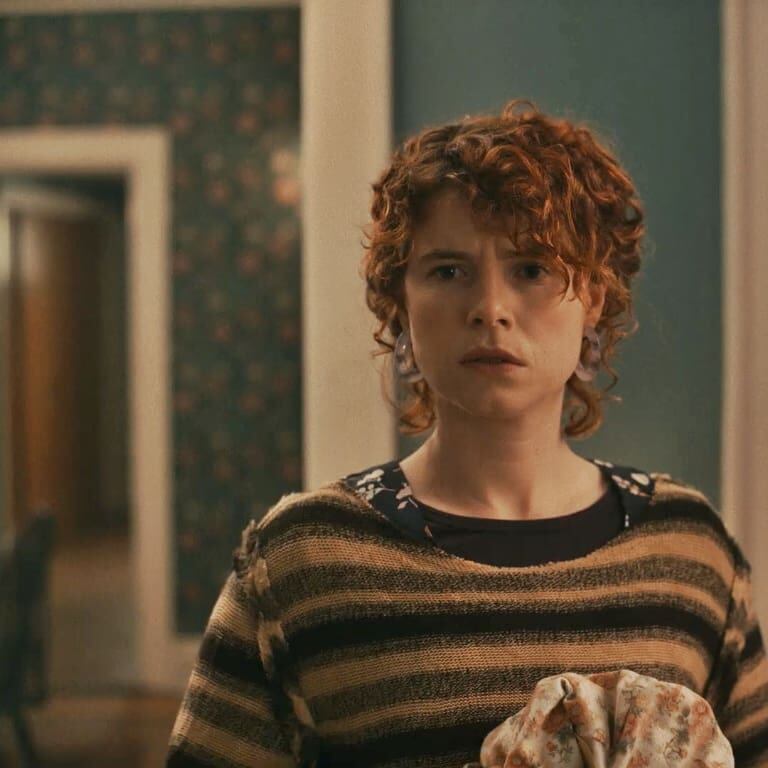 ¿Quién es Jessie Buckey, la actriz nominada por ‘La hija oscura’ en los Óscar 2022?