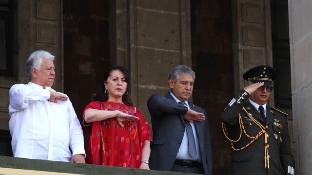 Margarita González Saravia gobernadora de Morelos durante el desfile de Independencia