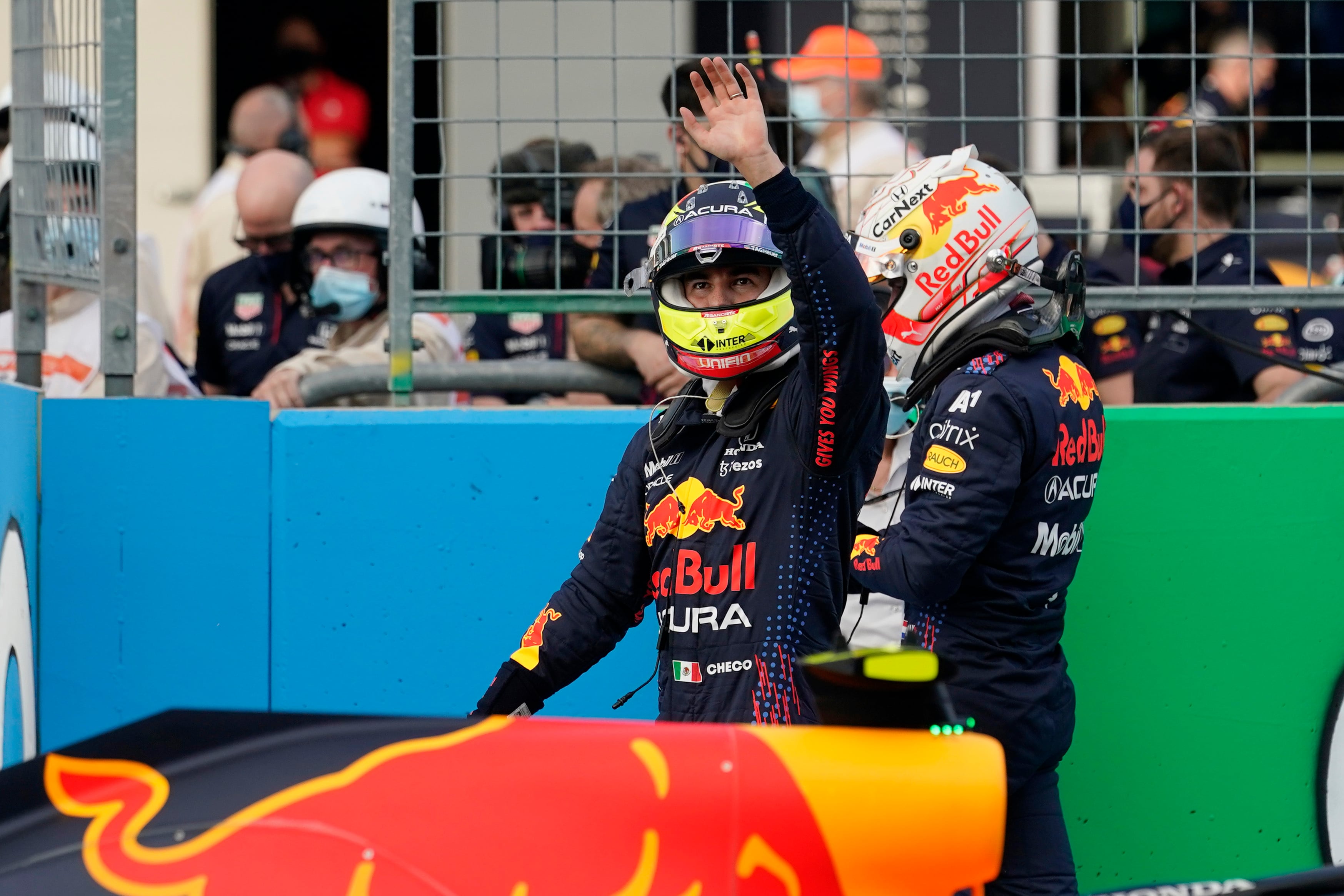 Checo Perez celebra un podio en la Fórmula 1
