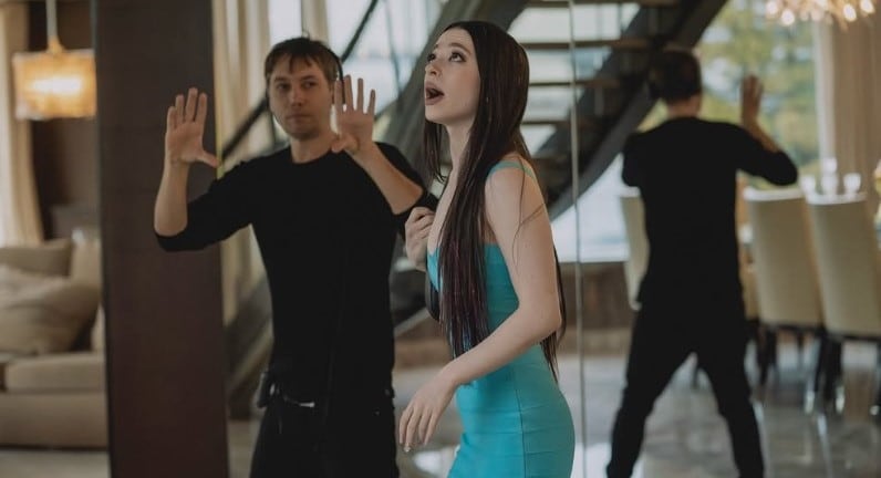 Sean Beaker con Mikey Madison