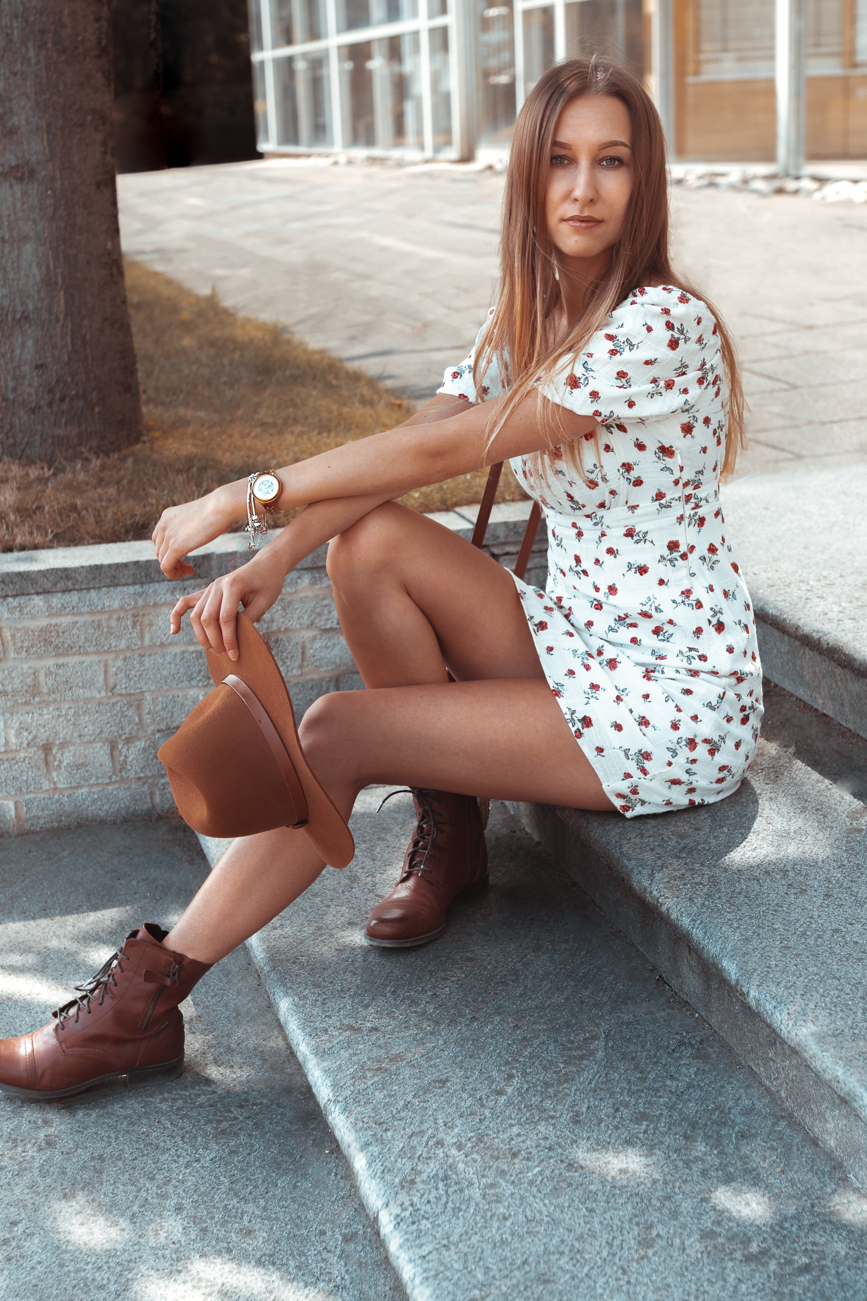 Un vestido con botas da un look coquette
