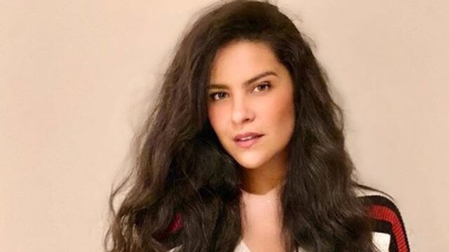 Litzy publicó por primera vez una foto en poca ropa