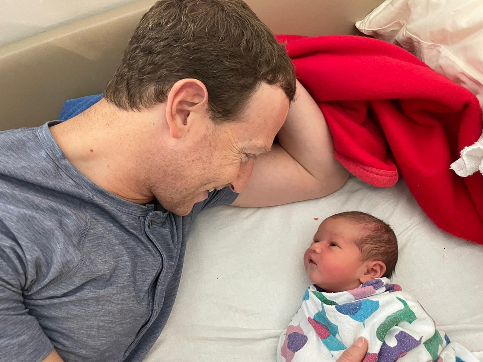 Mark Zuckerberg con su tercera hija Aurelia.