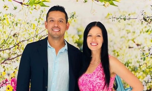 Iván Aguilera y su esposa Simona Hackman